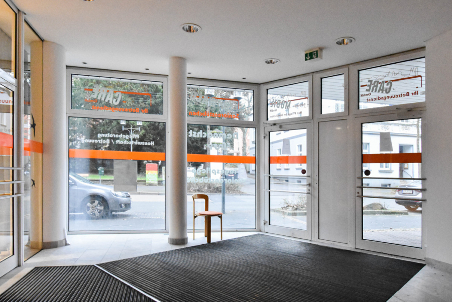 Ausgang innen - Besonder Fläche für Büro oder Praxis perfekt gelegen in Solingen-Wald.TEILBAR!
