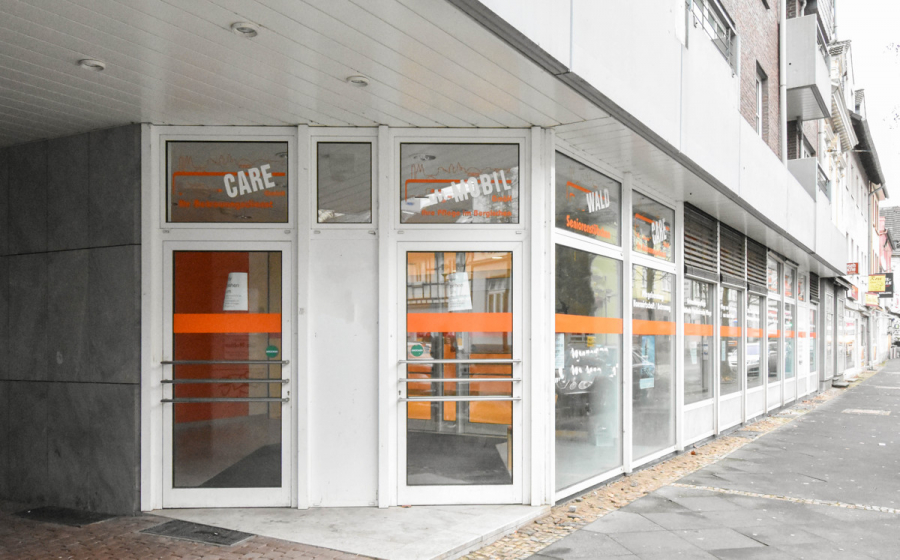 Eingang - Besonder Fläche für Büro oder Praxis perfekt gelegen in Solingen-Wald.TEILBAR!