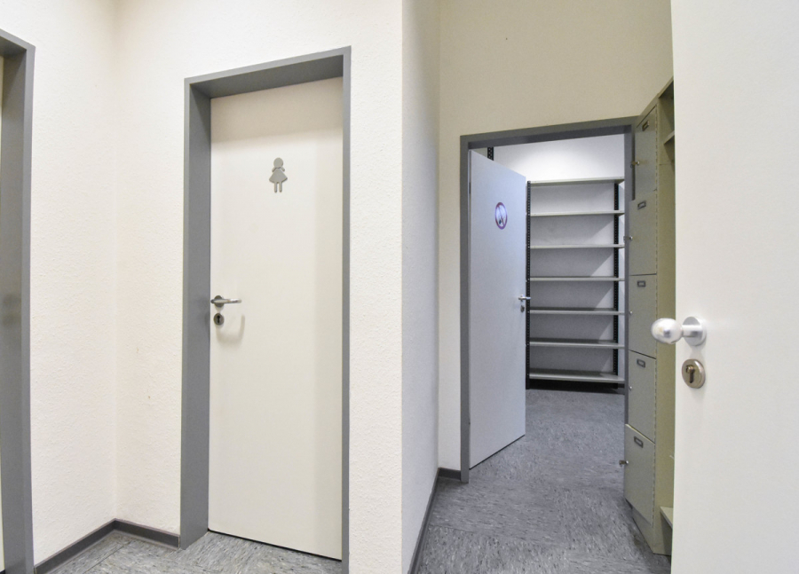 Flur WC_Lager - Besonder Fläche für Büro oder Praxis perfekt gelegen in Solingen-Wald.TEILBAR!