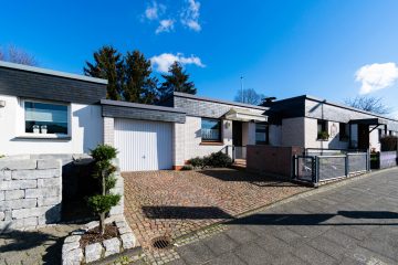 Aufderhöhe. Bungalow mit Atrium und Garage., 42699 Solingen / Aufderhöhe, Einfamilienhaus