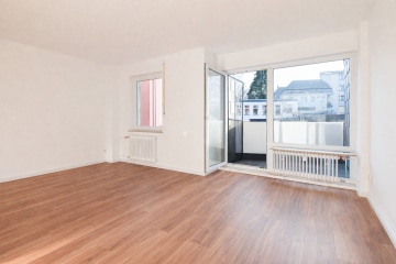 Renovierte 3-Zimmer-Wohnung mit zwei Loggien und Garage., 42651 Solingen, Etagenwohnung