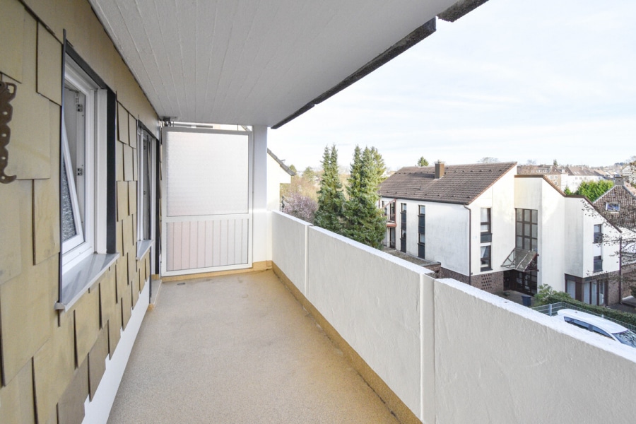 Renovierte 3-Zimmer-Wohnung mit zwei Loggien und Garage. - Foto 2