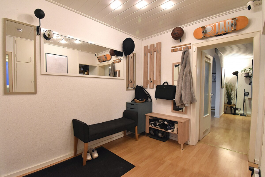 Diele - 2,5-Zimmer-Wohnung, 2. OG, modernes Bad, Solingen-Höhscheid.