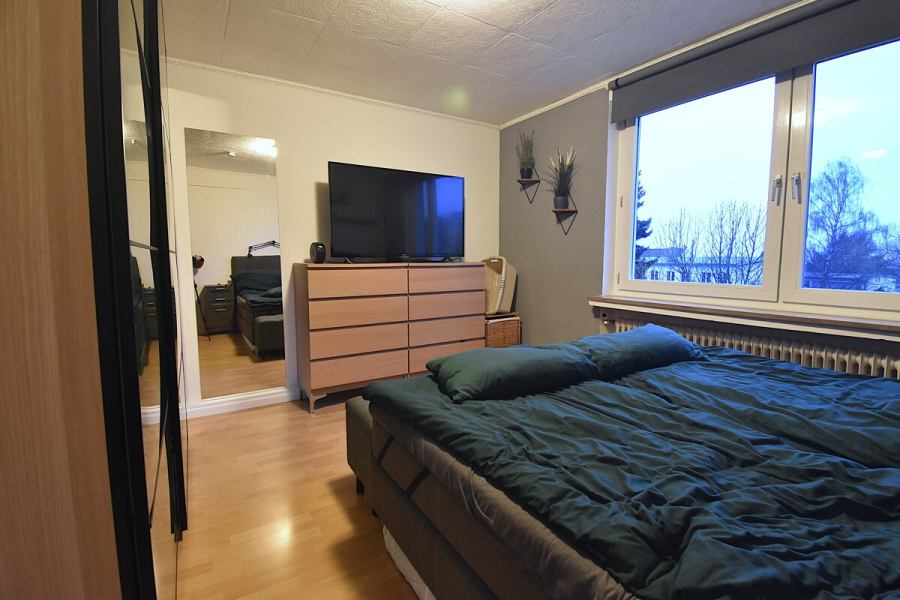 Schlafzimmer - 2,5-Zimmer-Wohnung, 2. OG, modernes Bad, Solingen-Höhscheid.