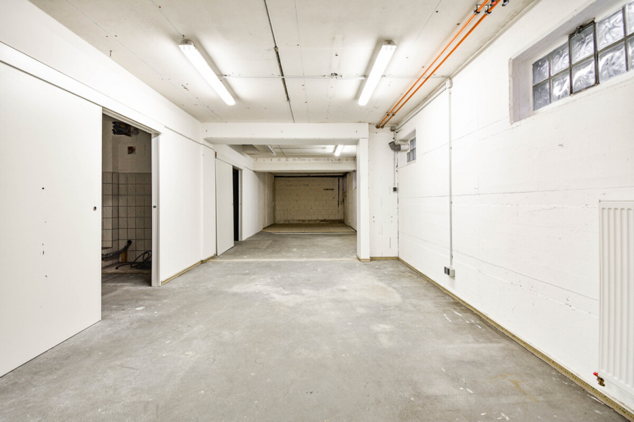 Raum 4 Untergeschoss - Praxis! Büro! Ladenlokal! Lager! Werkstatt. Hier ist alles möglich. Zentral. Ca. 353m². Teilbar.