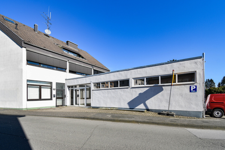 Außenansicht - Praxis! Büro! Ladenlokal! Lager! Werkstatt. Hier ist alles möglich. Zentral. Ca. 353m². Teilbar.
