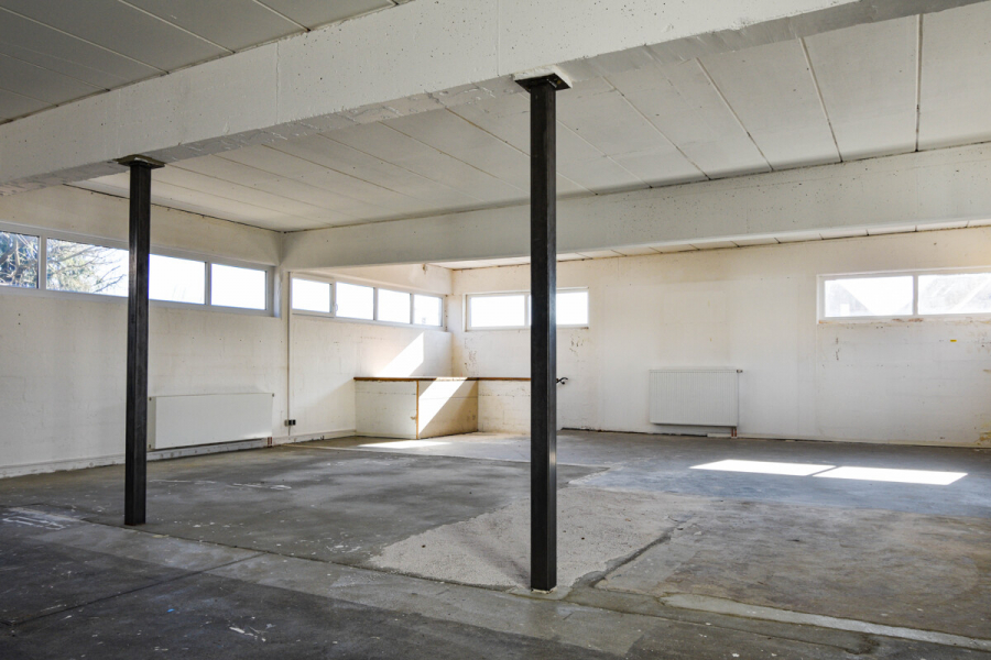 Blick ins Ladenlokal - Praxis! Büro! Ladenlokal! Lager! Werkstatt. Hier ist alles möglich. Zentral. Ca. 353m². Teilbar.