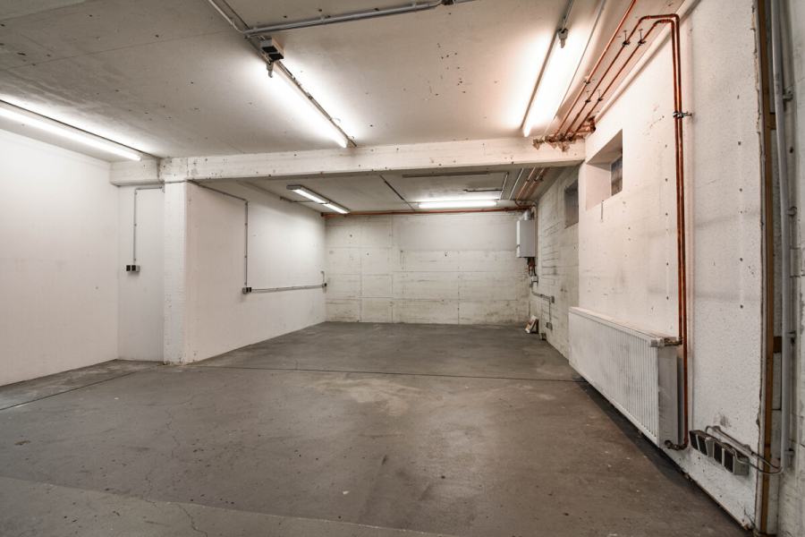 Raum 3 Untergeschoss - Praxis! Büro! Ladenlokal! Lager! Werkstatt. Hier ist alles möglich. Zentral. Ca. 353m². Teilbar.