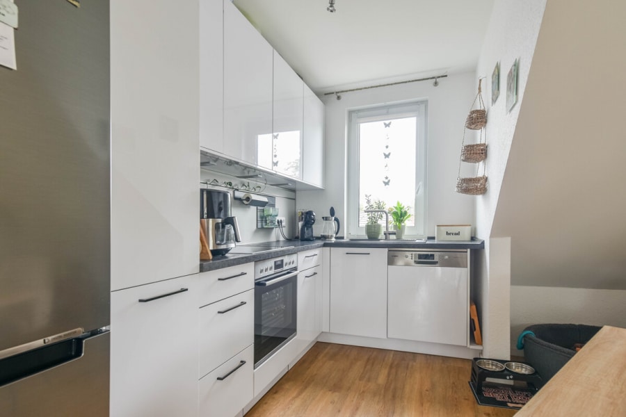 Moderne 3-Zimmer-Dachgeschosswohnung mit Südbalkon - Photo 5