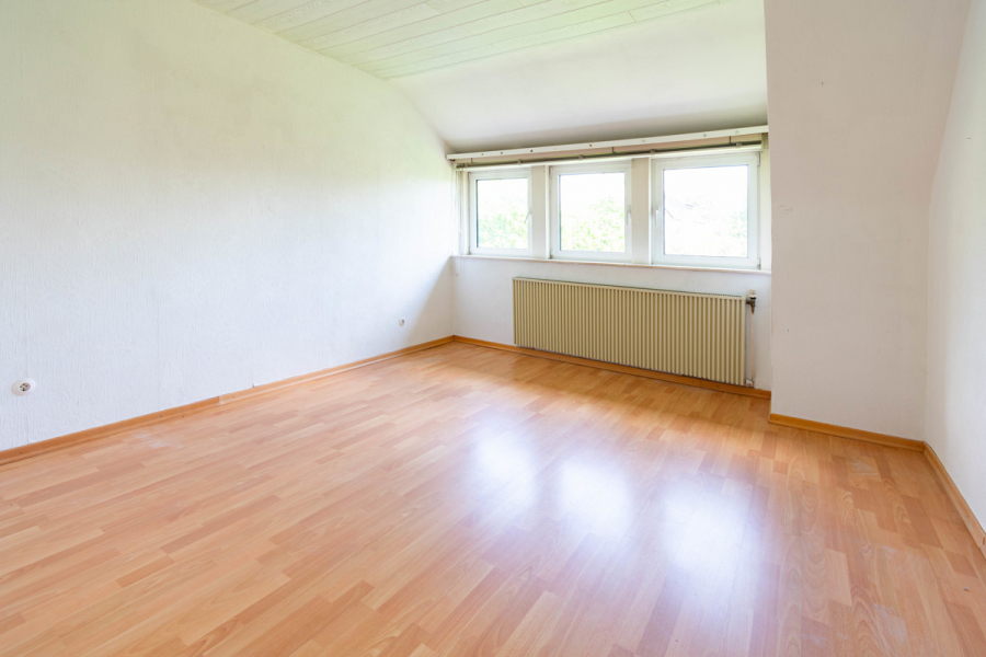 OG Zimmer - ERBPACHT! Solingen-Gräfrath. Viel Potenzial. Charmantes Einfamilienhaus mit Rundum Grün.