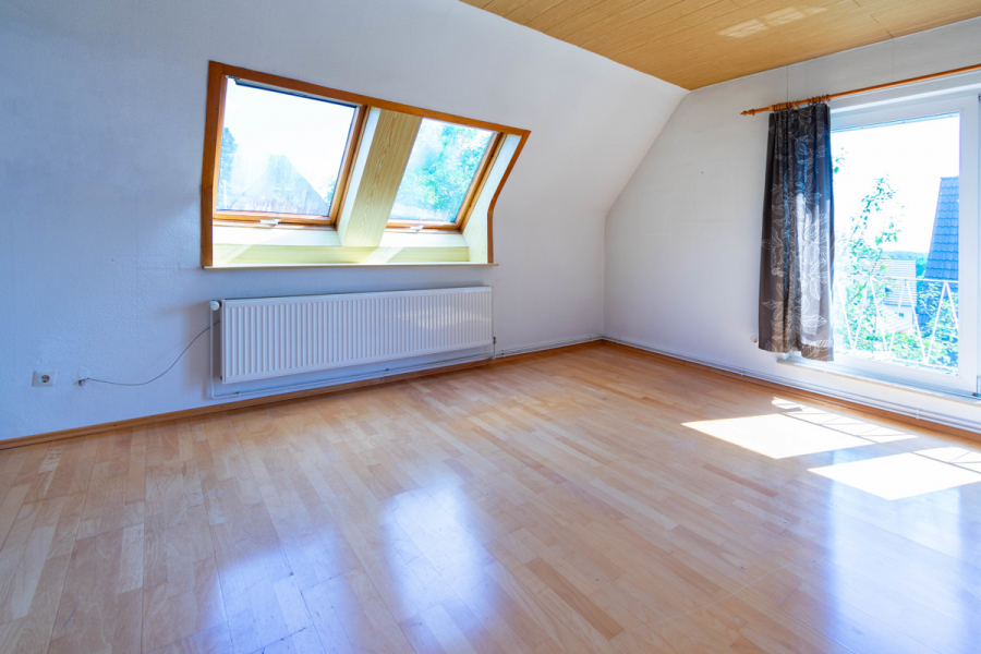 OG Zimmer - ERBPACHT! Solingen-Gräfrath. Viel Potenzial. Charmantes Einfamilienhaus mit Rundum Grün.