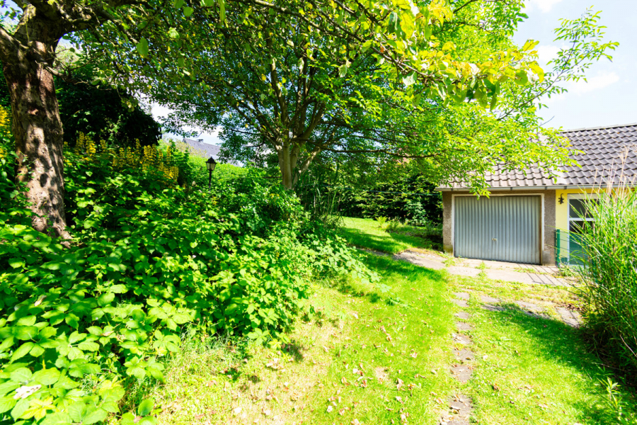 Garage - ERBPACHT! Solingen-Gräfrath. Viel Potenzial. Charmantes Einfamilienhaus mit Rundum Grün.