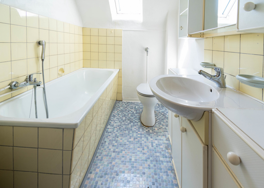 OG Badezimmer - ERBPACHT! Solingen-Gräfrath. Viel Potenzial. Charmantes Einfamilienhaus mit Rundum Grün.