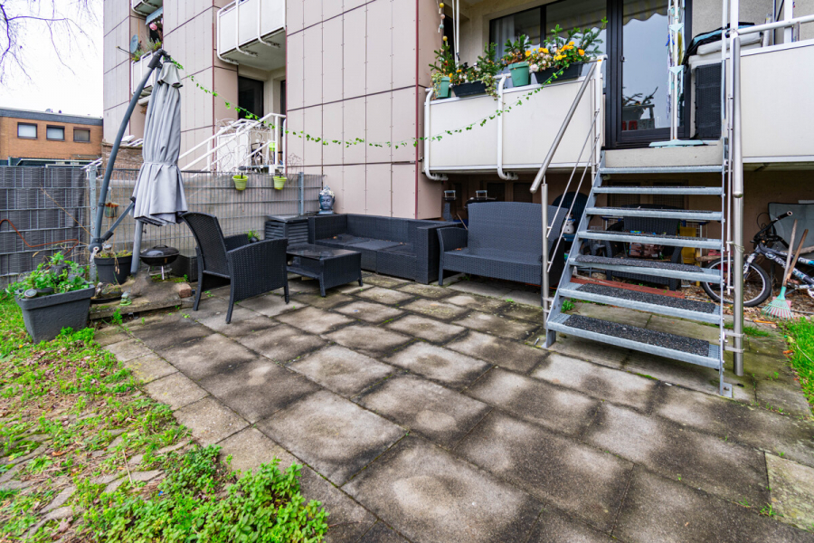 Terrasse - Hilden. Barrierearm. Schöne Zwei-Zimmer-Wohnung mit Garten.