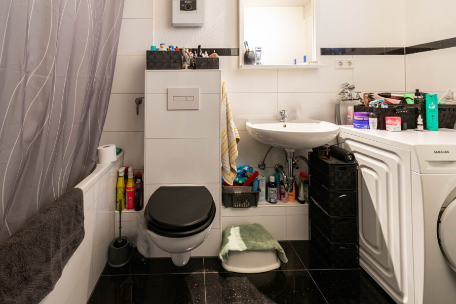 Badezimmer - Hilden. Barrierearm. Schöne Zwei-Zimmer-Wohnung mit Garten.