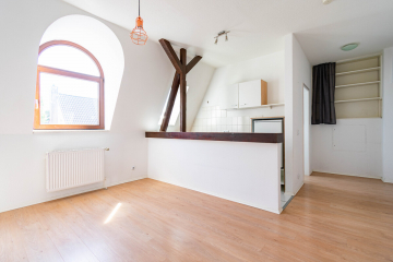 Gepflegte und charmante Zwei-Zimmer-Wohnung im Dachgeschoss. Solingen Mitte., 42651 Solingen, Etagenwohnung