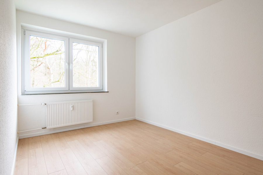Kinder - Saniert. Vier-Zimmer-Wohnung mit Balkon und Stellplatz.