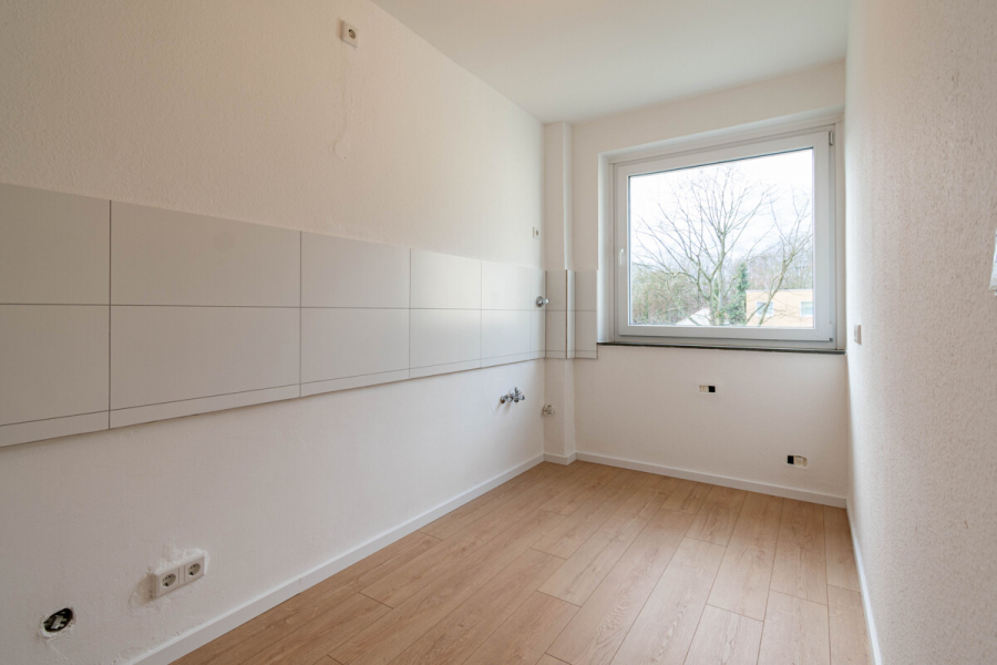 Küche - Saniert. Vier-Zimmer-Wohnung mit Balkon und Stellplatz.