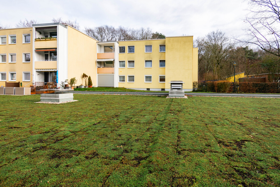 Rückwärtige Ansicht - Saniert. Vier-Zimmer-Wohnung mit Balkon und Stellplatz.