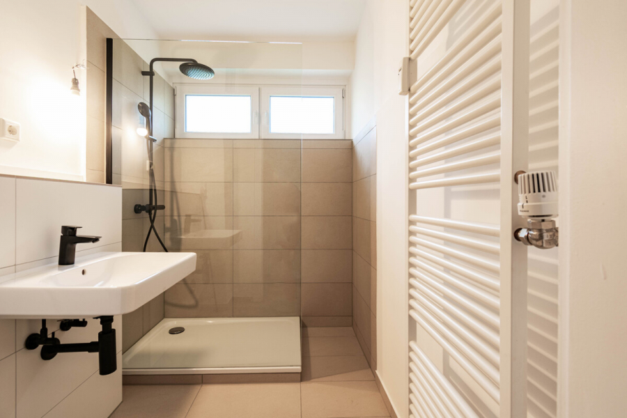 Badezimmer - Saniert. Vier-Zimmer-Wohnung mit Balkon und Stellplatz.