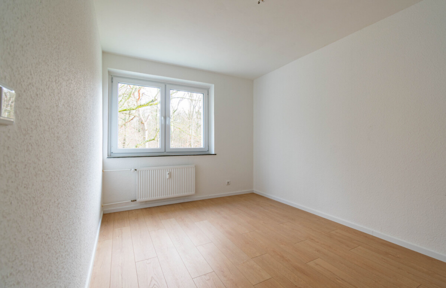 Eltern - Saniert. Vier-Zimmer-Wohnung mit Balkon und Stellplatz.