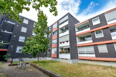 Solide Kapitalanlage: Vermietete 3-Zimmer-Wohnung mit Loggia und Tiefgaragenstellplatz, 40789 Monheim am Rhein, Etagenwohnung