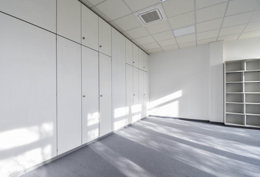 1. OG Besprechung Schränke - Komplette Büroetage im 1. OG mit 516m² perfekt angebunden in Ratingen für Ihre erfolgreiche Zukunft.