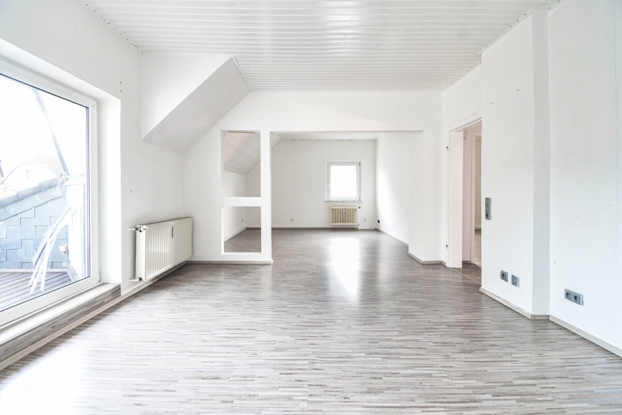 OG Zimmer - Charmantes Einfamilienhaus mit großem Garten und Potenzial zur Verwirklichung