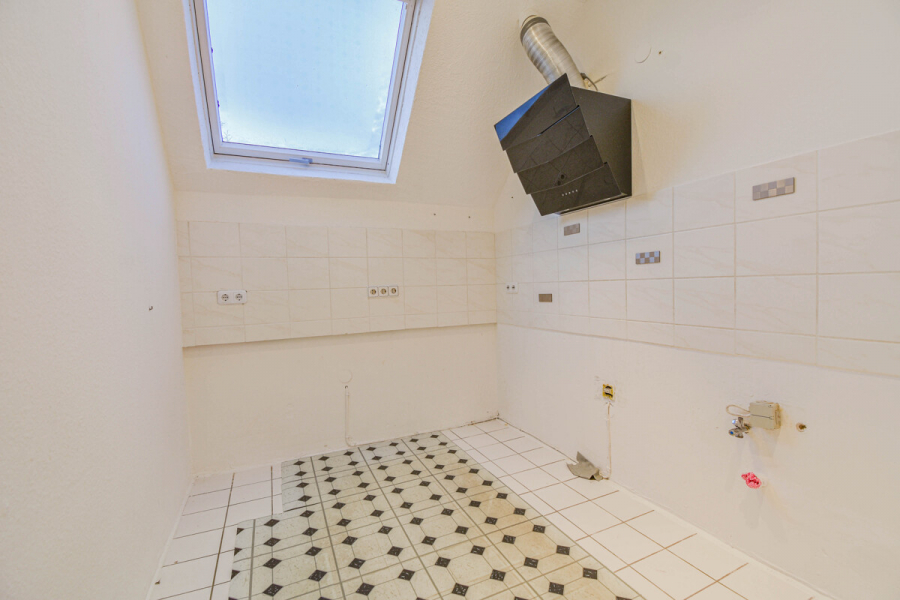 DG Küche - Charmantes Einfamilienhaus mit großem Garten und Potenzial zur Verwirklichung