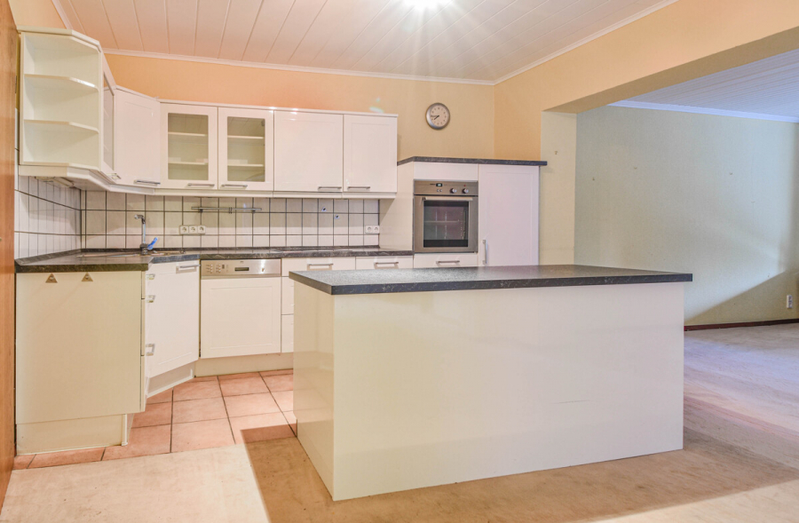 EG Küche - Charmantes Einfamilienhaus mit großem Garten und Potenzial zur Verwirklichung