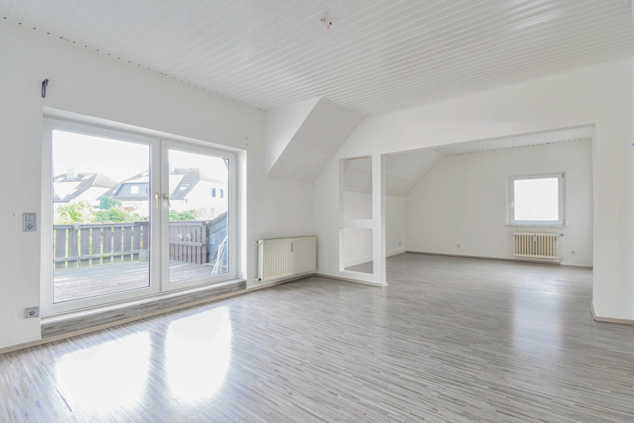 OG Zimmer - Charmantes Einfamilienhaus mit großem Garten und Potenzial zur Verwirklichung