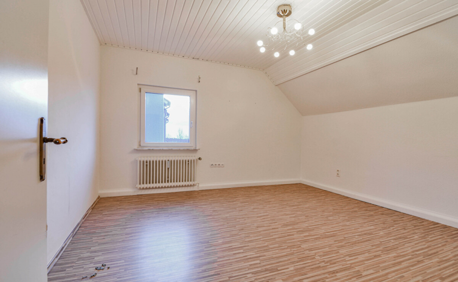 DG Zimmer - Charmantes Einfamilienhaus mit großem Garten und Potenzial zur Verwirklichung