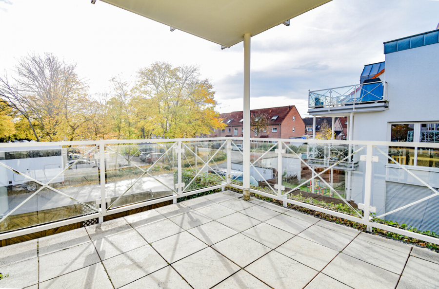 Balkon - Moderne helle Eigentumswohnung mit großem Balkon, perfekter Raumaufteilung + Tiefgaragenstellplatz.