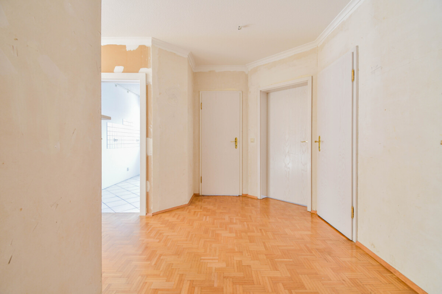 Diele - Moderne helle Eigentumswohnung mit großem Balkon, perfekter Raumaufteilung + Tiefgaragenstellplatz.