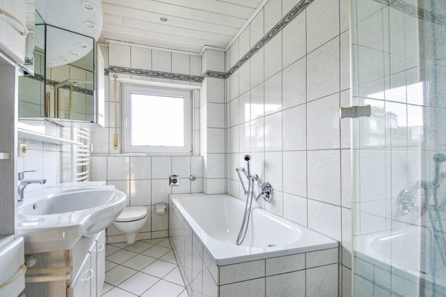 Badezimmer - Moderne helle Eigentumswohnung mit großem Balkon, perfekter Raumaufteilung + Tiefgaragenstellplatz.