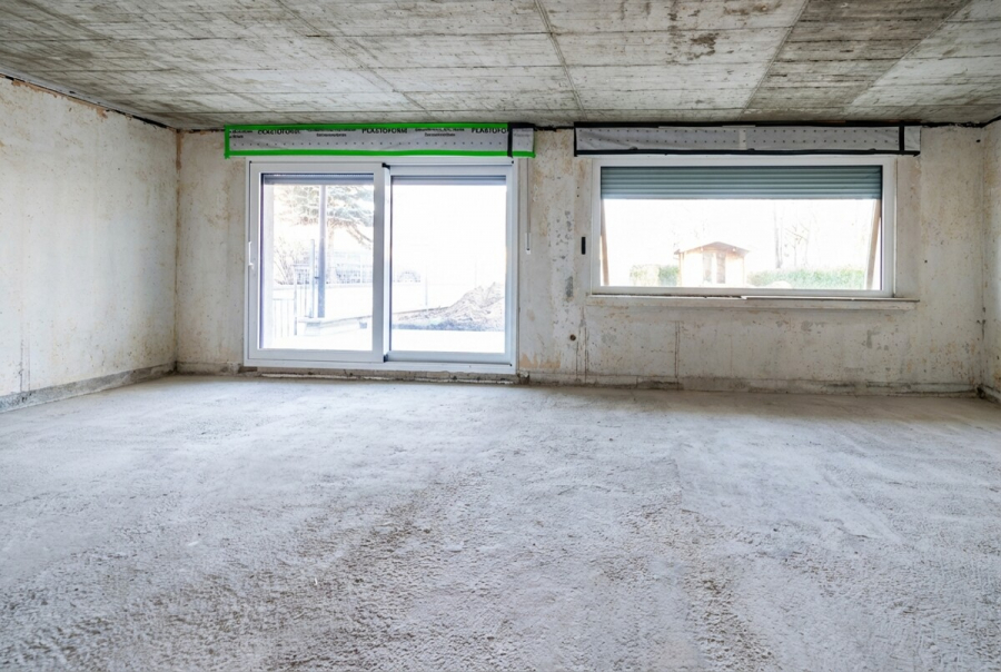Rohbau Blick Wohnen - Die Alternative: Kernsanierte Erdgeschosswohnung mit Haus-im-Haus-Gefühl inkl. Garage und Garten.