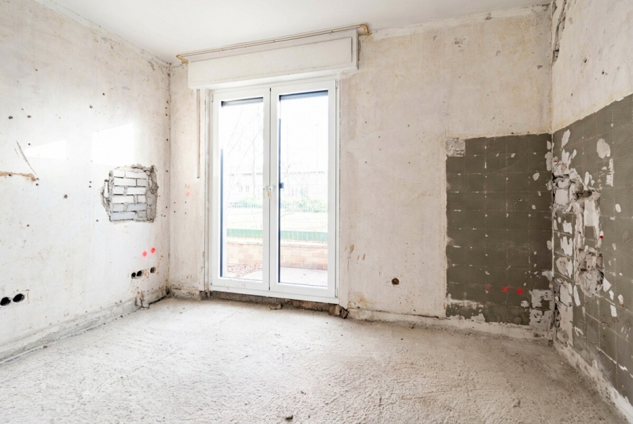 Rohbau Gast/Büro - Die Alternative: Kernsanierte Erdgeschosswohnung mit Haus-im-Haus-Gefühl inkl. Garage und Garten.