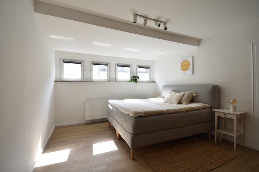 Ohligs, Nähe HBF, Altbau, DG, 63 m², 3 Zimmer, KDB, renoviert, EBK, teilmöbliert möglich. - Foto 4
