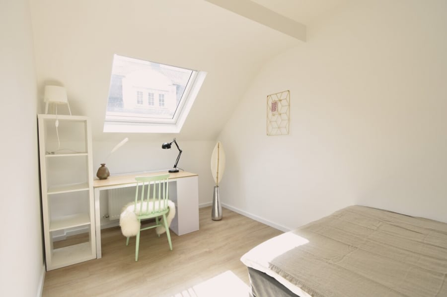 Ohligs, Nähe HBF, Altbau, DG, 63 m², 3 Zimmer, KDB, renoviert, EBK, teilmöbliert möglich. - Foto 3