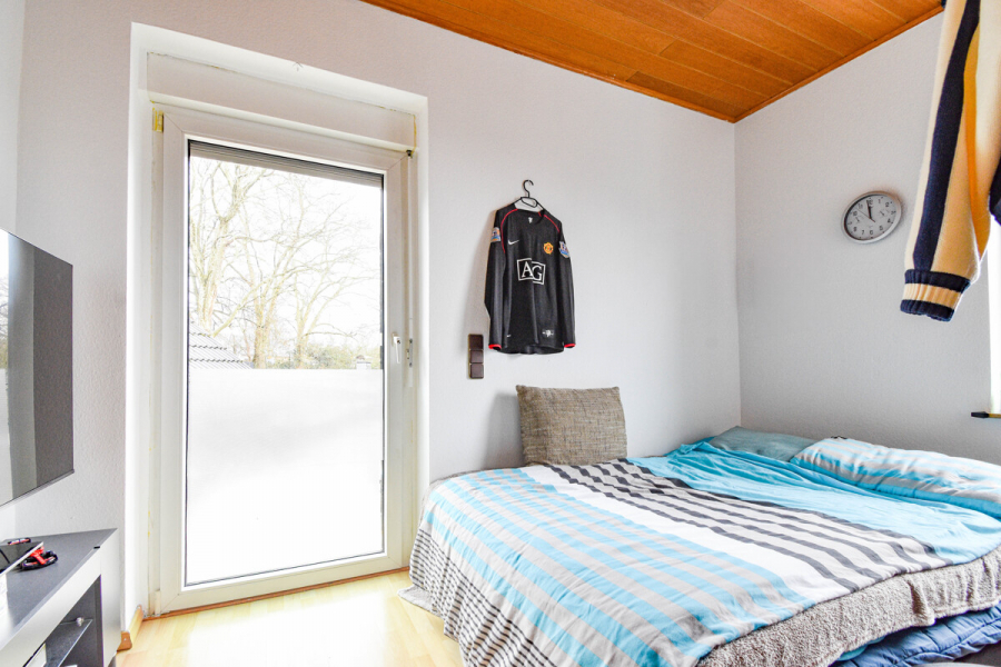 1. OG Kind - Ohligs. Vielseitiges Dreifamilienhaus mit Altbaucharme und Ausbauoptionen.