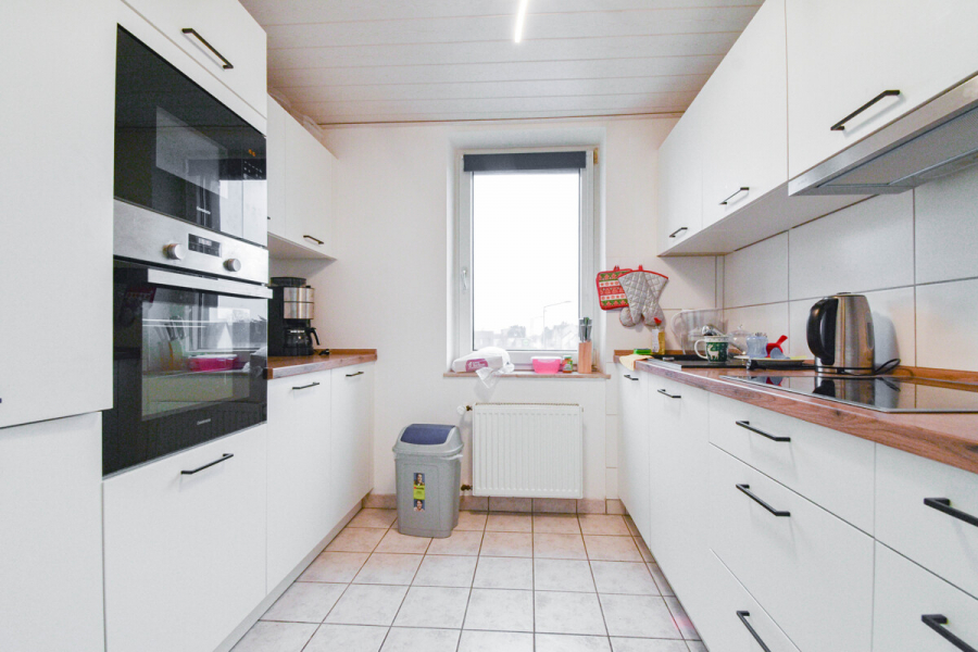 2. OG Küche - Ohligs. Vielseitiges Dreifamilienhaus mit Altbaucharme und Ausbauoptionen.