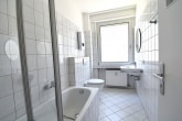 Wannenbad mit Dusche