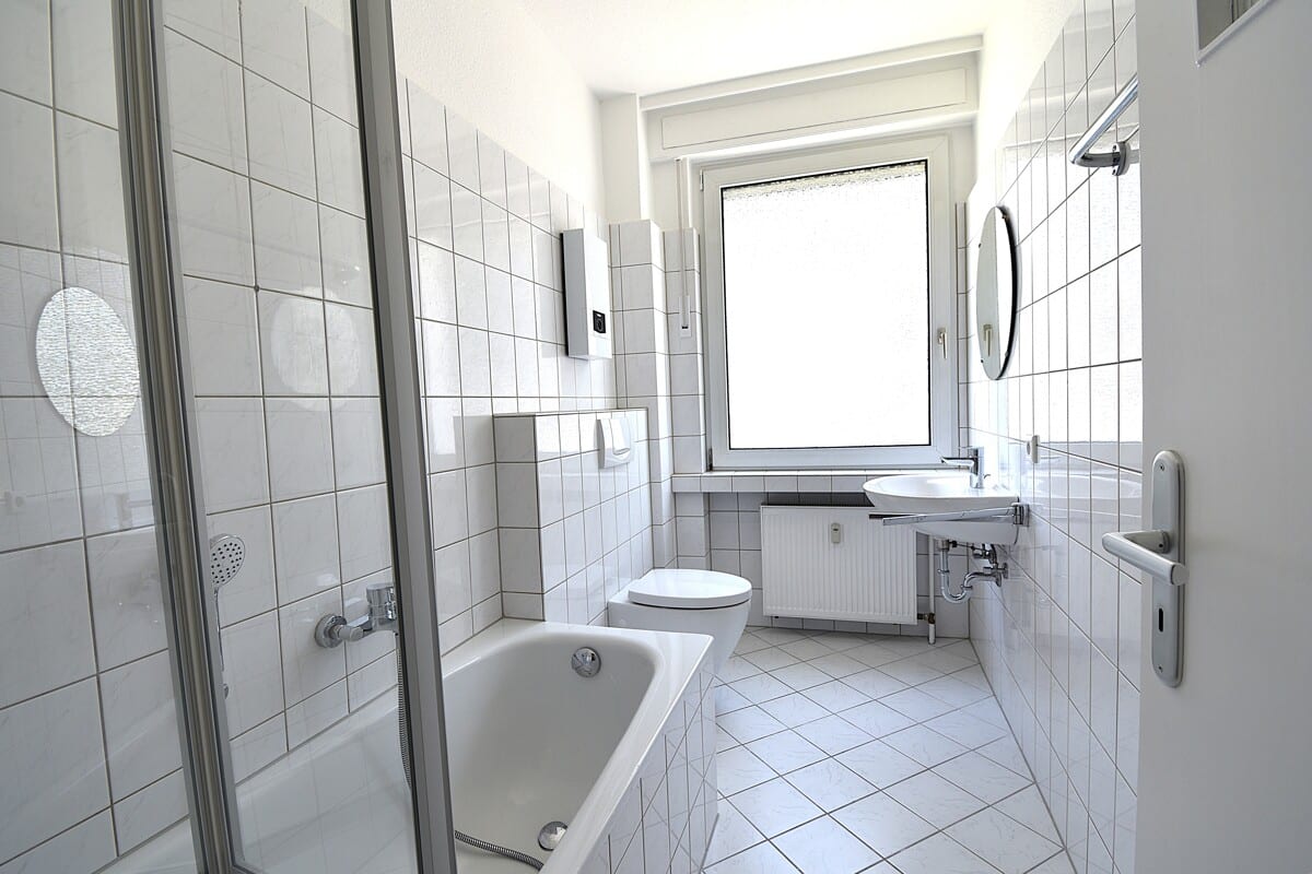 Wannenbad mit Dusche