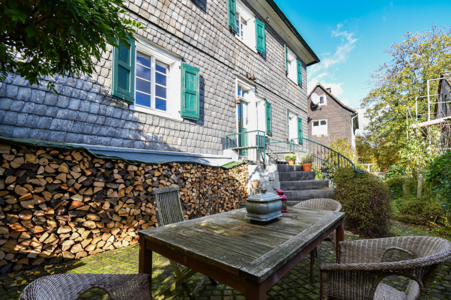 Aufgang Immobilie - Charme und moderner Komfort. Saniertes Fachwerk-Denkmal.