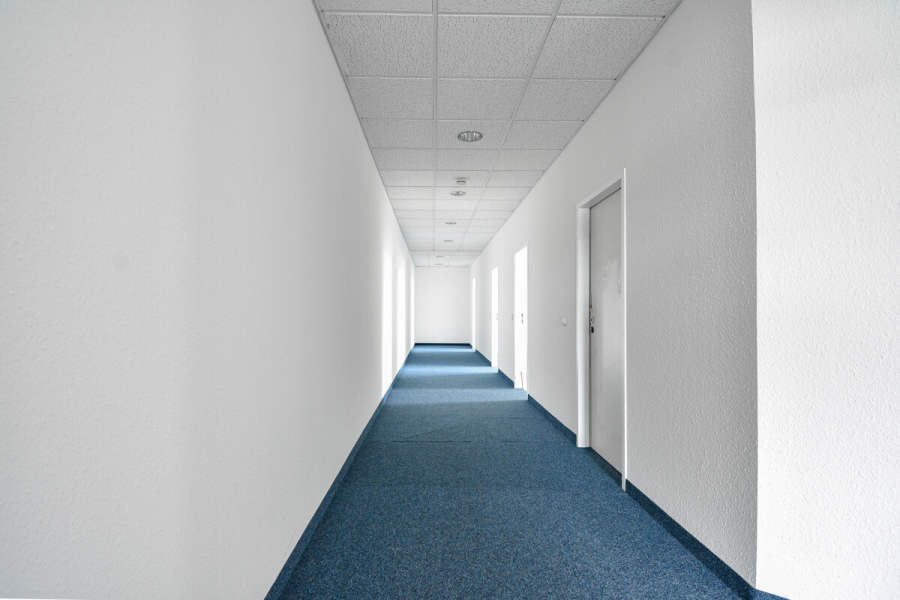 Bürogang hinten - Komplett renovierte Büroetage im Düsseldorfer Süden. Perfekte Anbindung. 2. Obergeschoss.