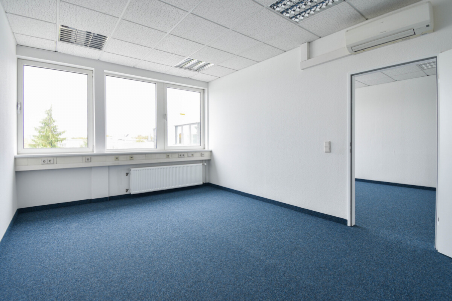 Büro Bsp. 5 - Komplett renovierte Büroetage im Düsseldorfer Süden. Perfekte Anbindung. 2. Obergeschoss.