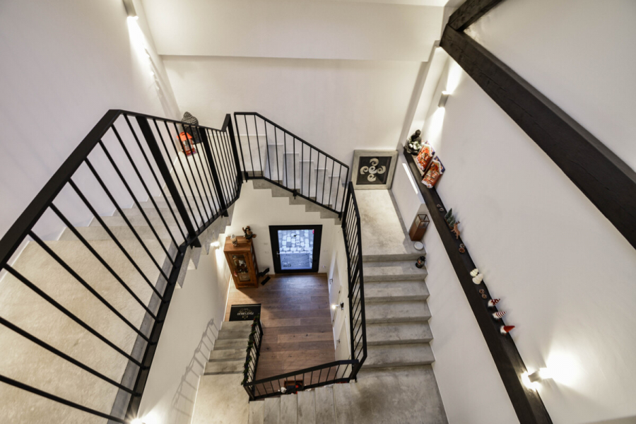 Abgang Obergeschoss - Historischer Charme trifft modernen Wohnkomfort – Stilvolle Maisonette im Denkmal Gut Heyenbaum