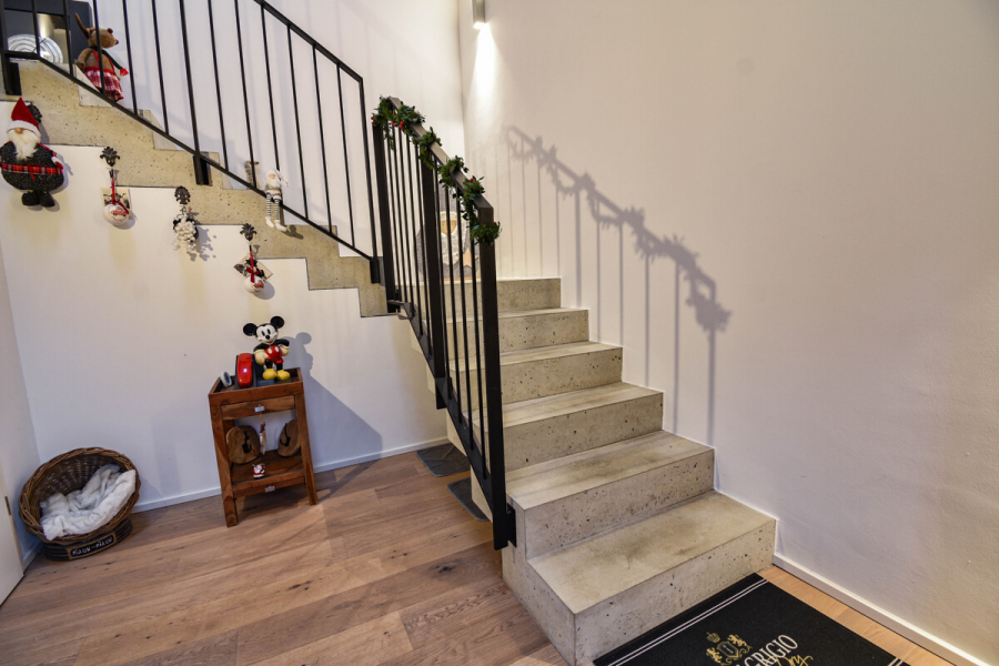 Aufgang Obergeschoss - Historischer Charme trifft modernen Wohnkomfort – Stilvolle Maisonette im Denkmal Gut Heyenbaum