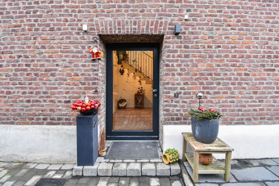 Wohnungseingang - Historischer Charme trifft modernen Wohnkomfort – Stilvolle Maisonette im Denkmal Gut Heyenbaum