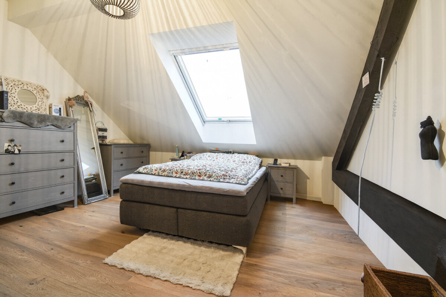 Schlafen - Historischer Charme trifft modernen Wohnkomfort – Stilvolle Maisonette im Denkmal Gut Heyenbaum